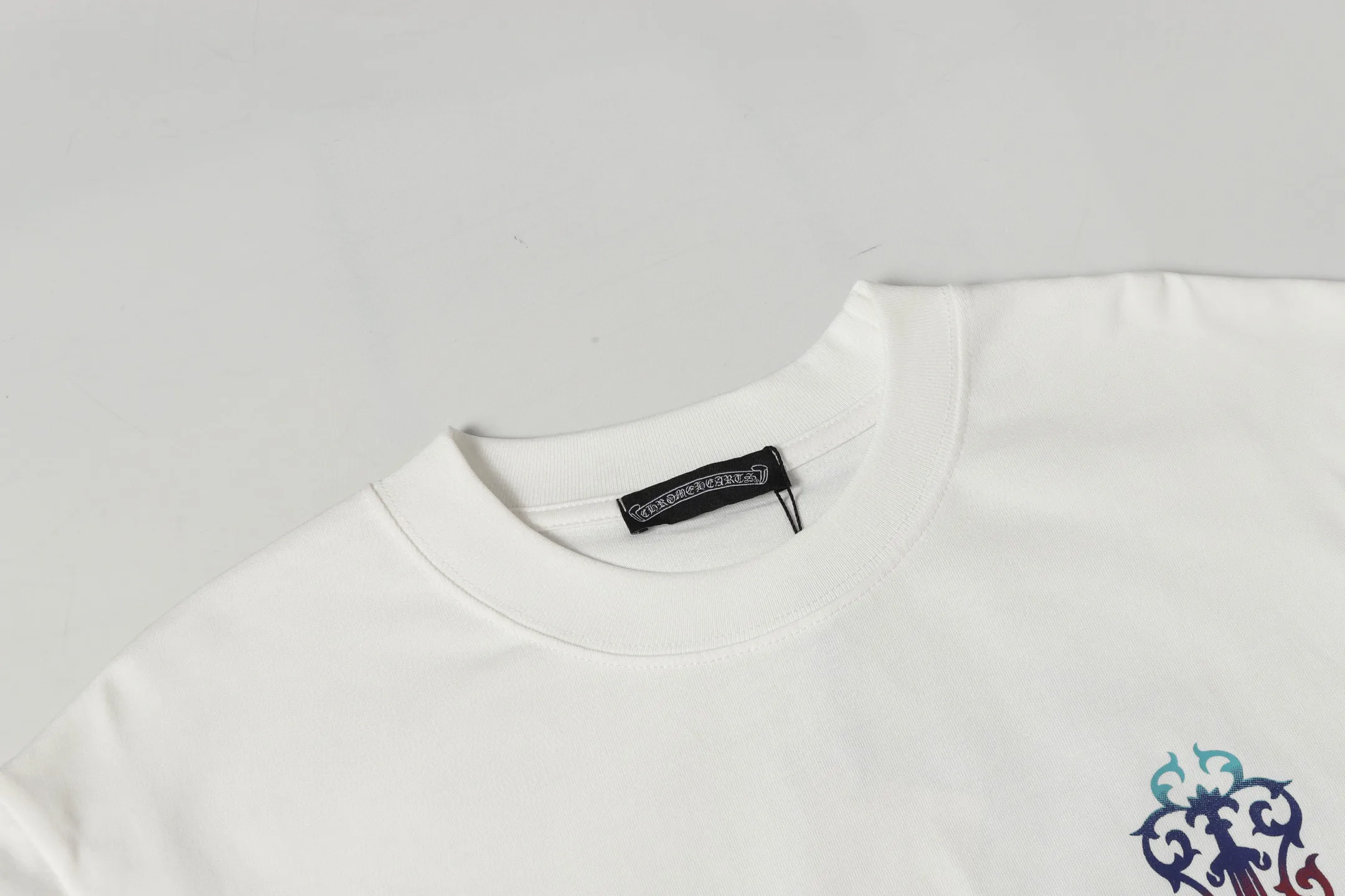 🅿️170 Chrome hearte/Chrome heart ch 25ss early spring Sanskrit horseshoe print short-sleeved T-shirt. A must-have item for daily commuting for men and women in light luxury. The correct version is welcome to compare. Detailed features: ·280g 100% cotton double yarn jersey fabric. ·Custom-dyed in the same cylinder, special thickened 32 pieces double-strand 1x1 thread. ·Double-needle cross-stitch technology. ·Original main mark washed tag. Color: black white. Size: XS-L